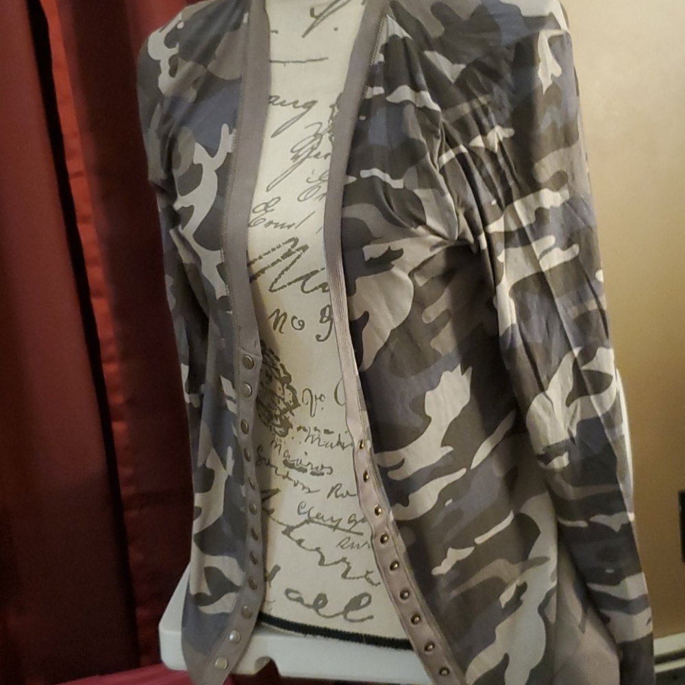 Zenana dusty camo snap closure cardigan jersey sty